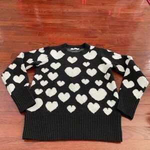 Ricki’s Black and White Heart design Women’s Sweater 🤍🖤 (size Small)